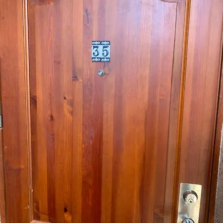 Paerna 4 - Centrum- 2 Bedrooms - 4 Bed- Free Parking-free Wifi *